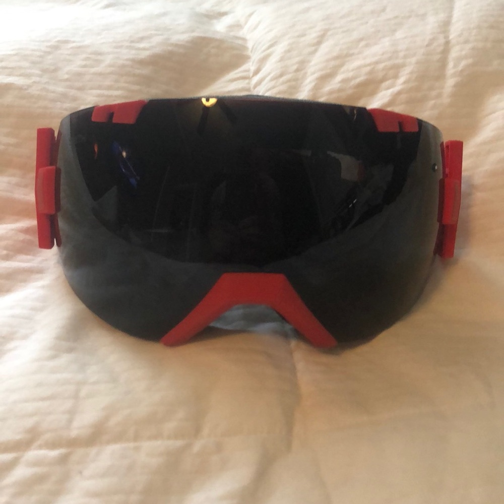 Smith I/OX snowboard goggles..